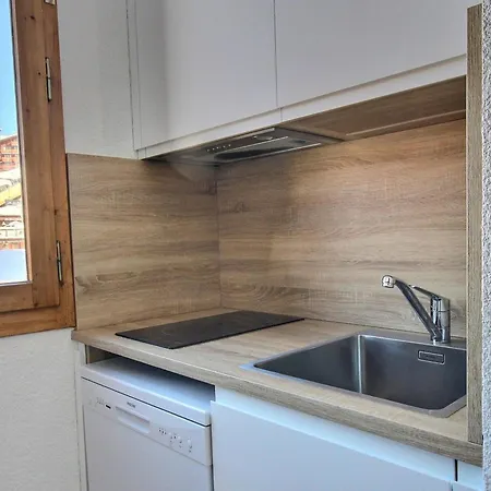 Skis Aux Pieds, 5 Pers., Proche Commerces - Fr-1-455-21 * La Plagne